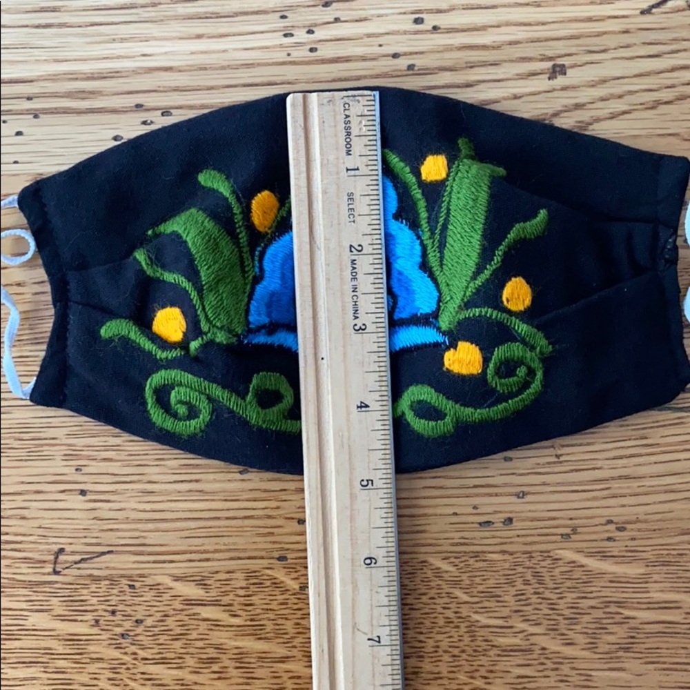 Face mask | Flowers | Artisan | Embroidered - Picture 3 of 5